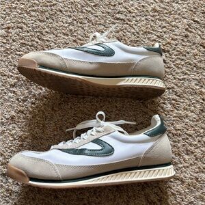 Tretorn women’s sneakers size 7.5. White, tan & dark green.
